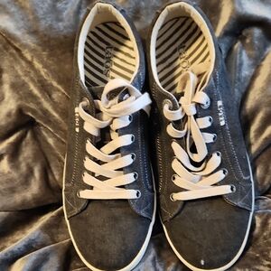 Taos Footwear Charcoal Sneakers with White Laces